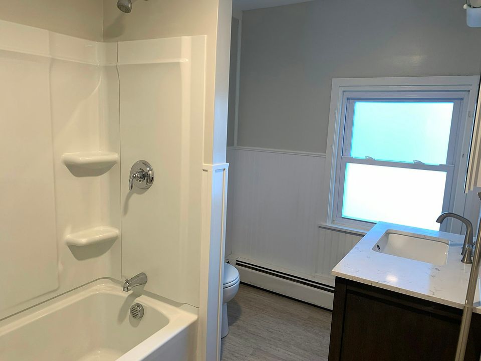 Bath with frosted window