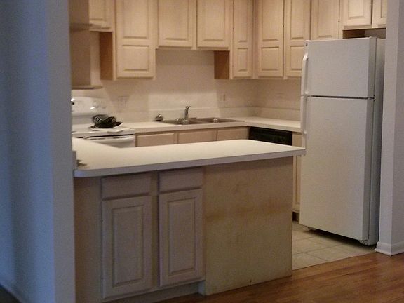 5th image of 7936 Janes Ave #126