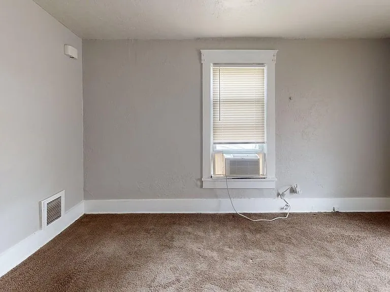 427 Smith Ave NW — Photo 2