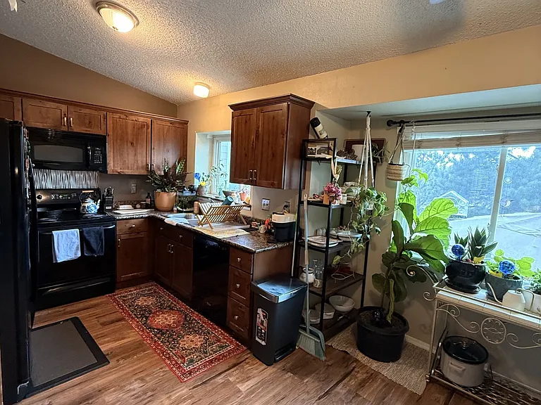 15170 Chelmsford St — Photo 24