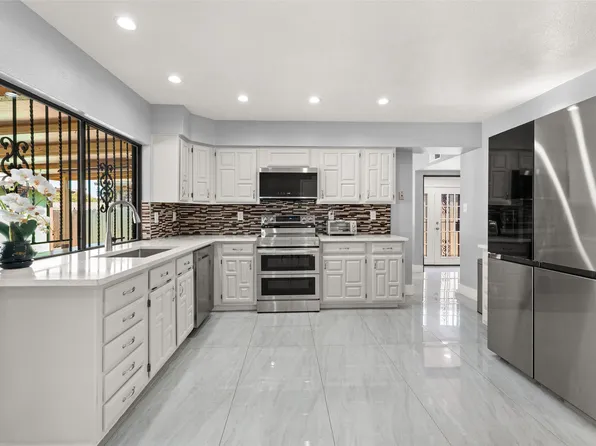 3025 Tres Logos Ln, Dallas, TX 75228