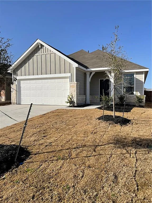 3 bed, 2.0 bath, 1417 sqft, $2,000 — Photo 2