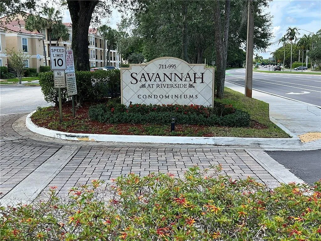 2 bed, 2.0 bath, 1000 sqft, $2,150 — Photo 2