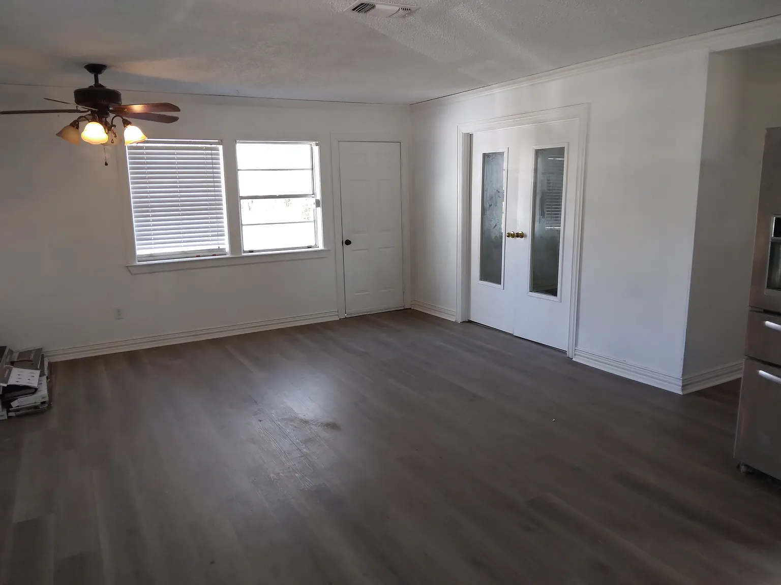 3 bed, 1.5 bath, 1008 sqft, $1,300 — Photo 4