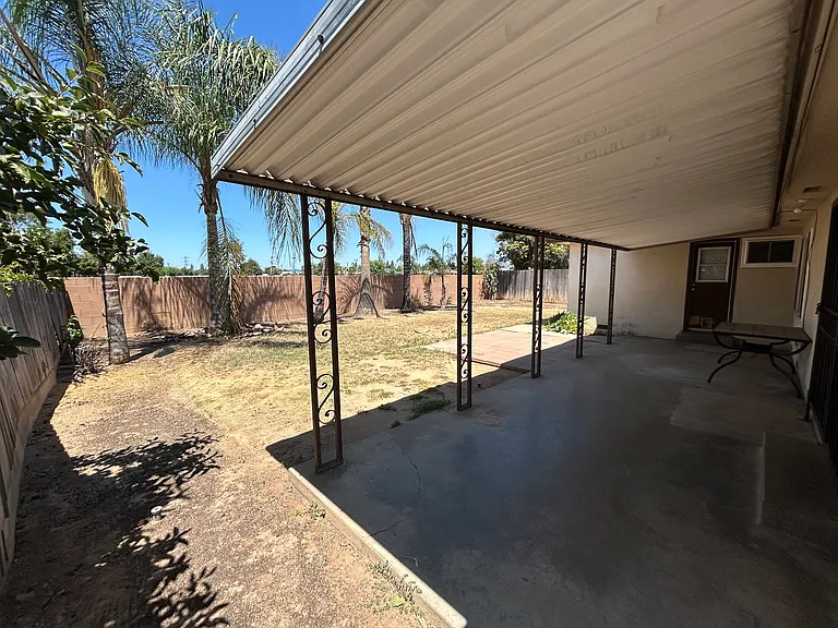 6053 N Flora Ave — Photo 10