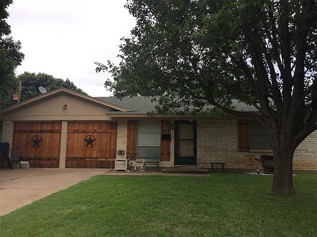 1st image of 609 Clover Park Dr