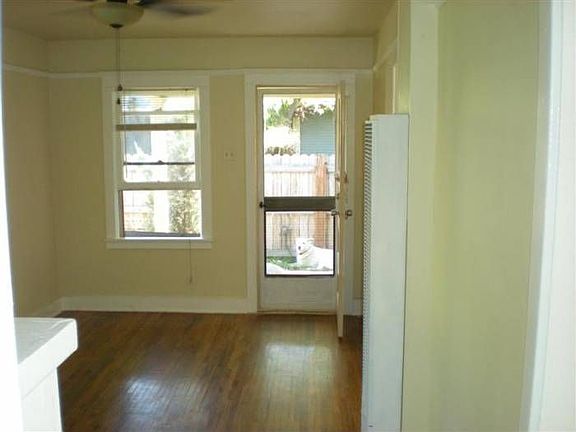 living towards frontdoor