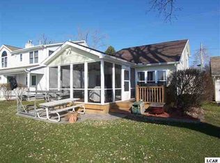 11120 W Ferndale Dr, Manitou Beach, MI 49253