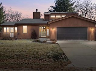 N7660 Rendell Dr, Elkhorn, WI 53121