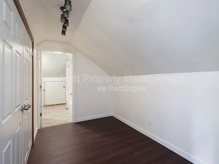 418 W Rosewood Ave — Photo 11