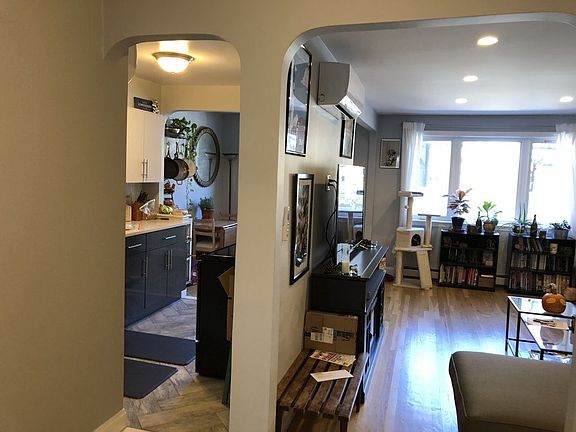 5th image of 2406 Hoyt Ave S #2