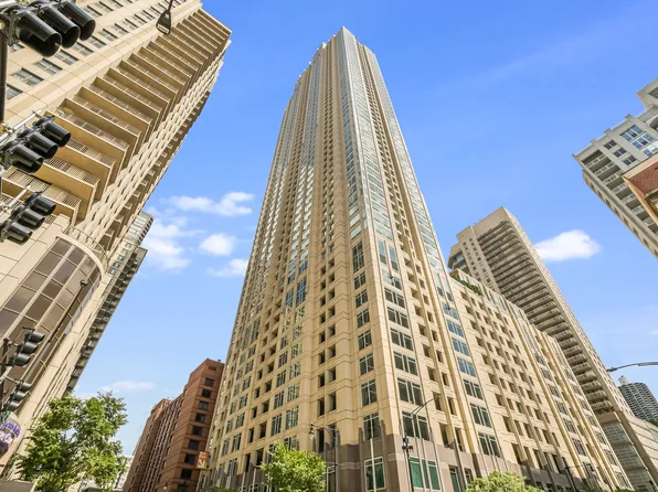 33 W Ontario St APT Th5, Chicago, IL 60654