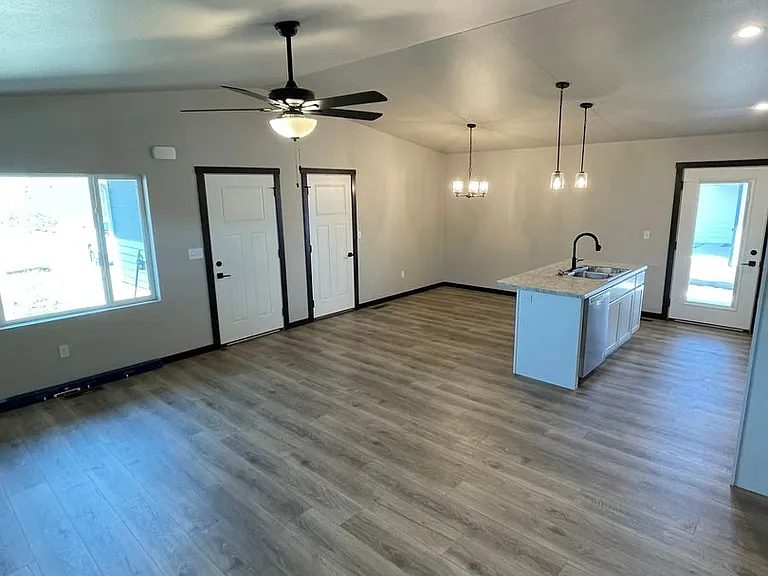 1127 Cobalt Dr — Photo 3
