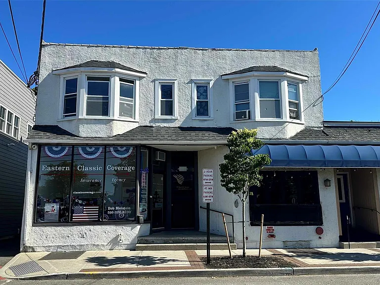 275 Bayville Ave #2W — Photo 1