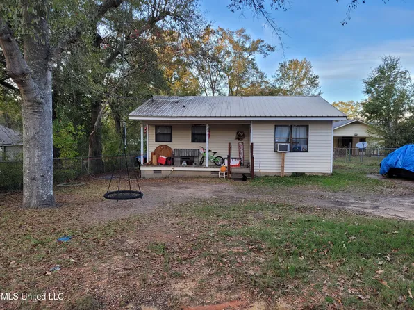 256 Pine St, Lucedale, MS 39452