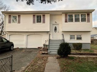 9 Bancroft Rd, Bay Shore, NY 11706