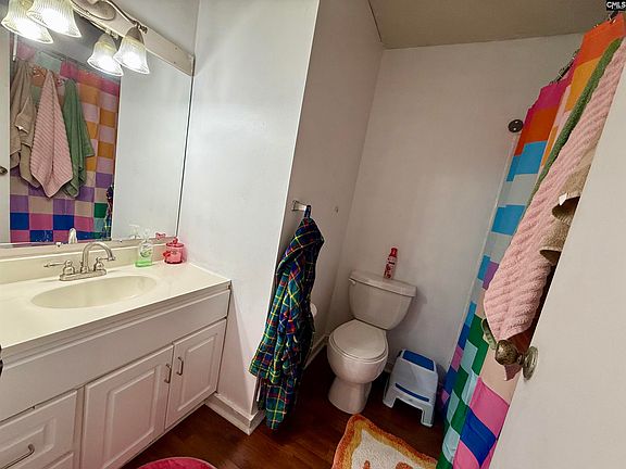 2nd image of 2251 Hillcrest Ave #6C