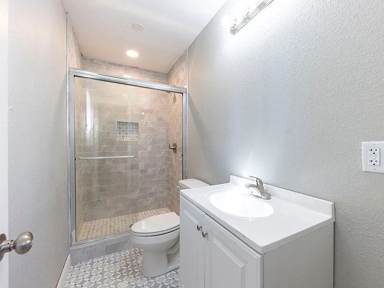 1809 W Center Ave — Photo 4