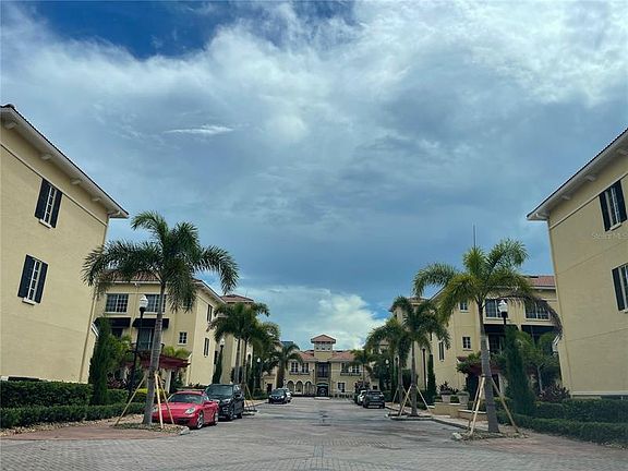 3rd image of 5222 Beach Breeze Ct