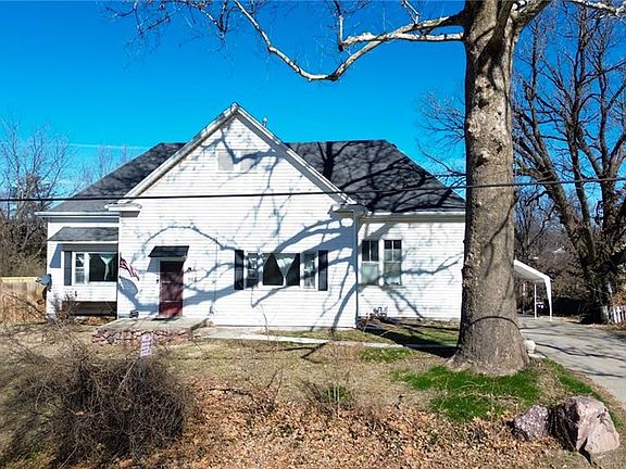 2nd image of 903 Cook Rd