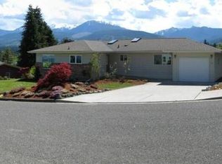 1122 W 11th St, Port Angeles, WA 98363