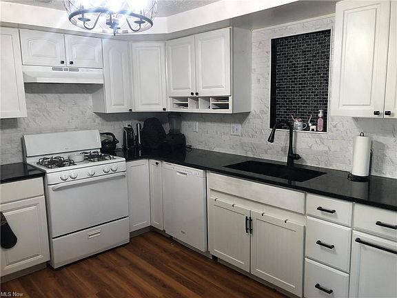 5th image of 1796 Glenwood Dr
