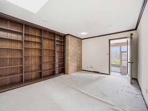 50th image of 2044 Manor Dr