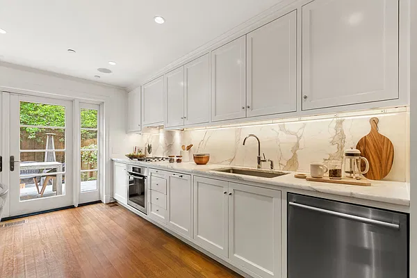 Sold by Sloane Square | media 8