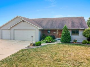 426 Falcon Dr, Pulaski, WI 54162