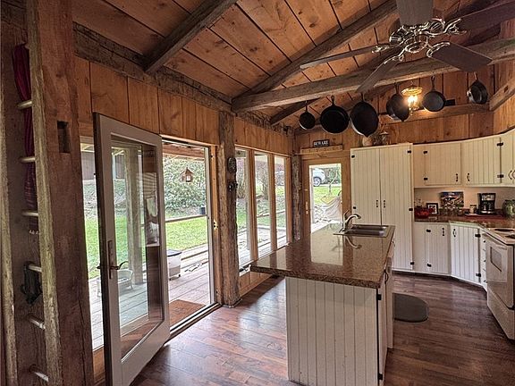 5th image of 987 Bloomster Hollow Rd