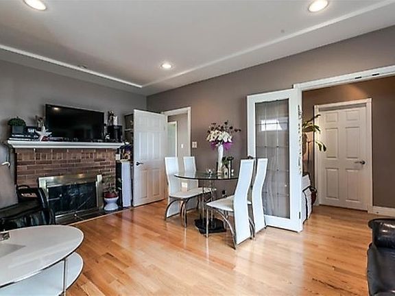 3rd image of 586 E 60th Ave