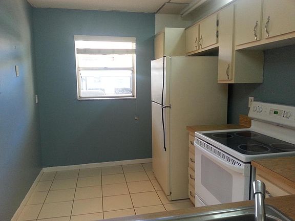 4th image of 2955 SW 22nd Ave #1020