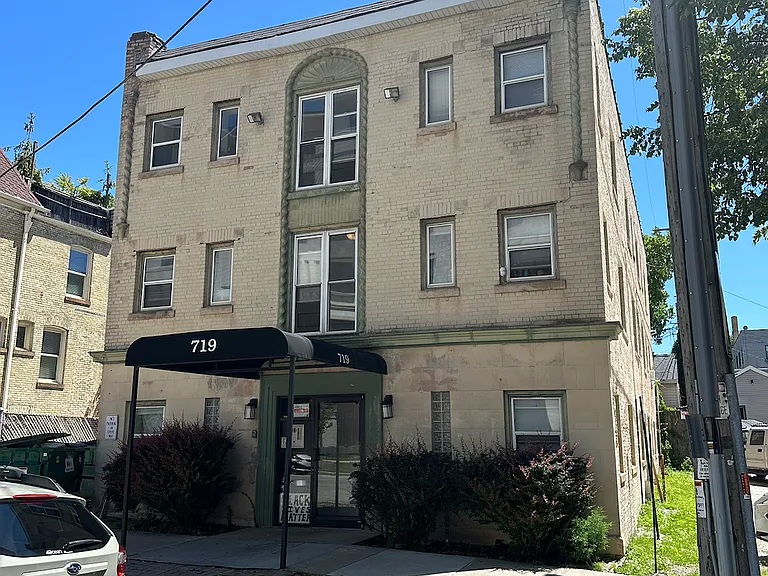 719 E Pleasant St #10 — Photo 9