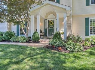 565 Briarwyck Dr, Ballwin, MO 63011