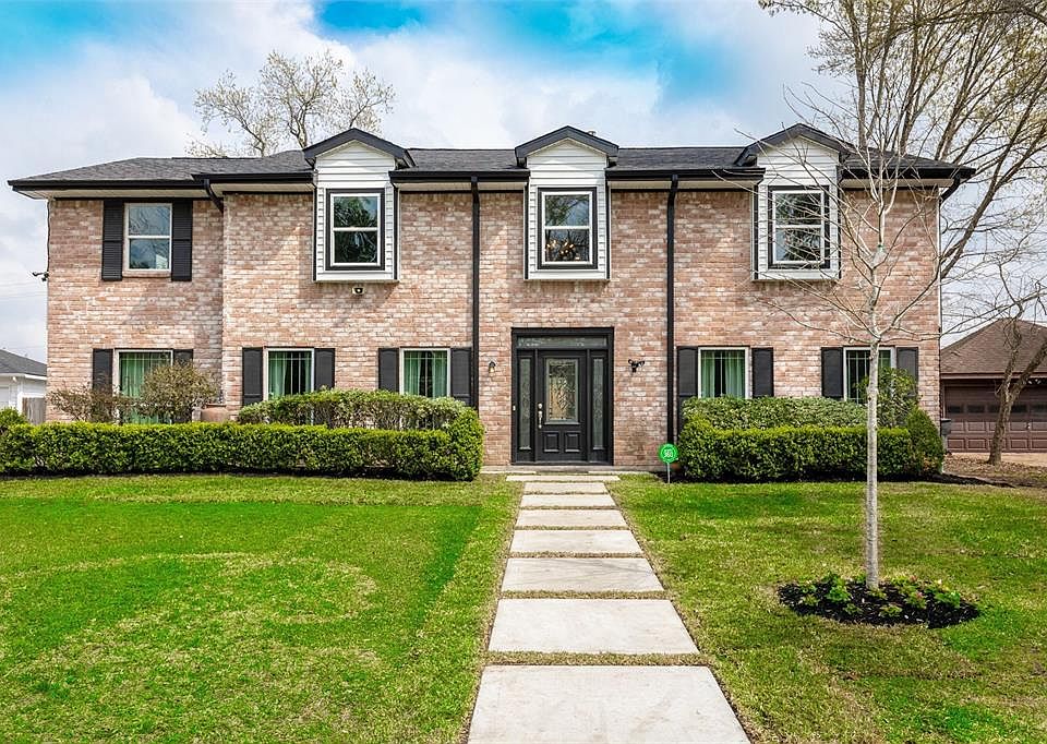 Welcome to 4818 Droddy St. in Candelight Oaks!