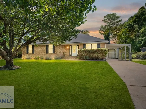 921 Willowbrook Dr, Hinesville, GA 31313