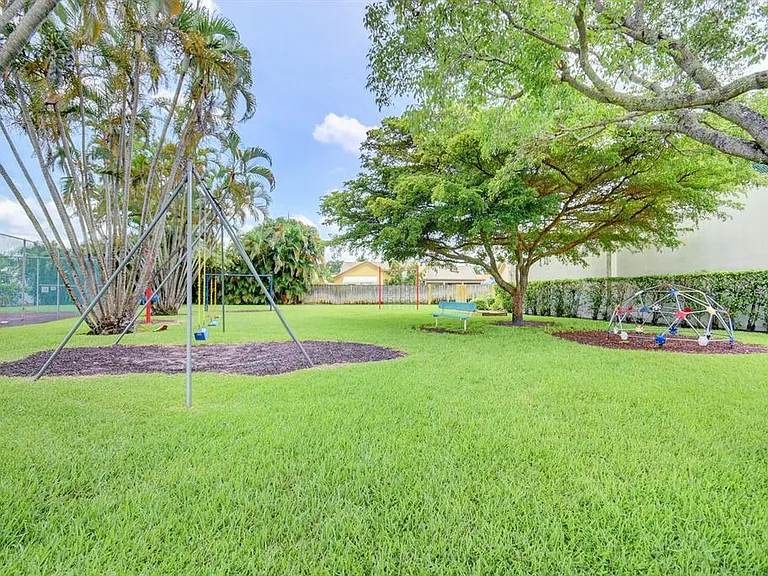9565 El Clair Ranch Rd — Photo 32