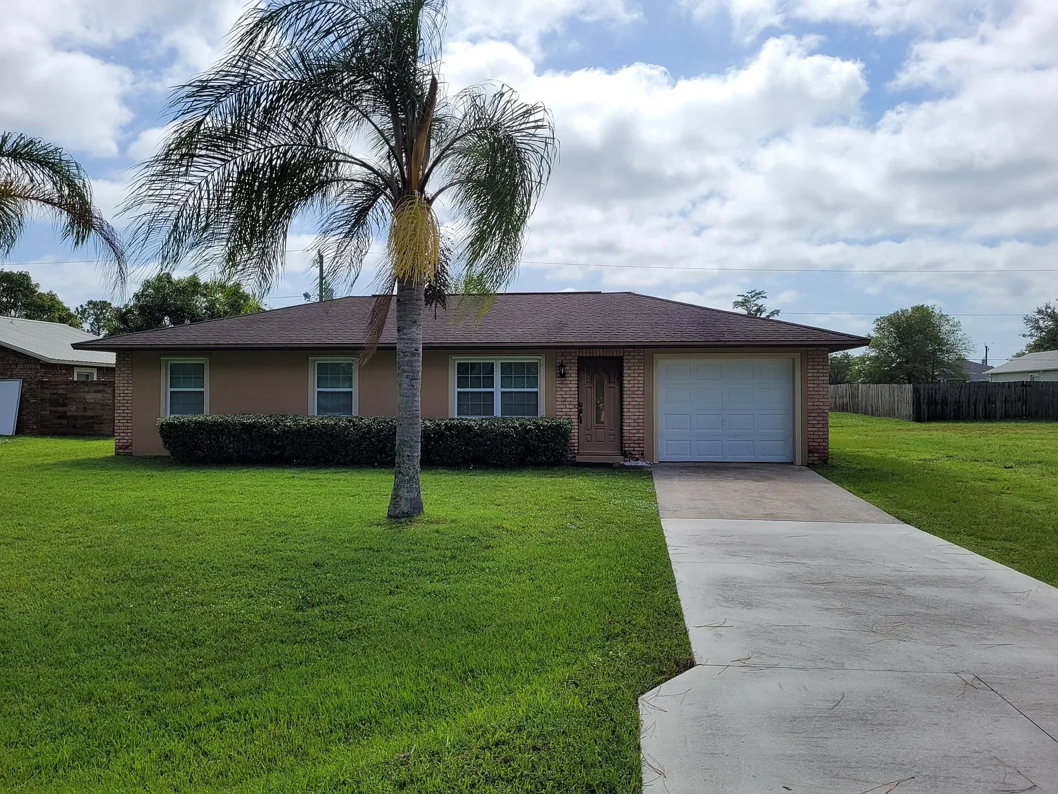 3 bed, 988 sqft, $1,750 — Photo 1
