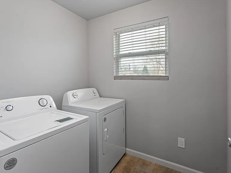 7193 Primrose Ln — Photo 26