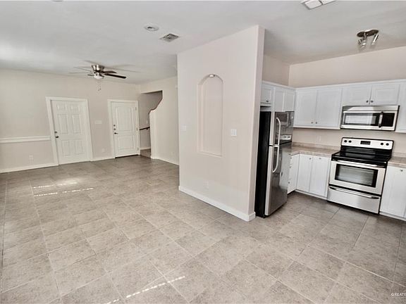 4th image of 1316 E Camellia Ave