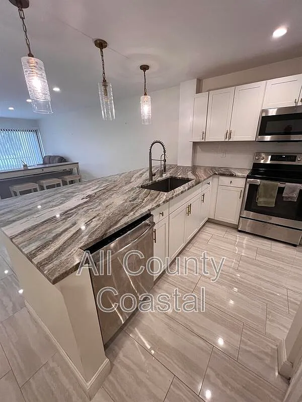 2 bed, 2.0 bath, $2,800 — Photo 2