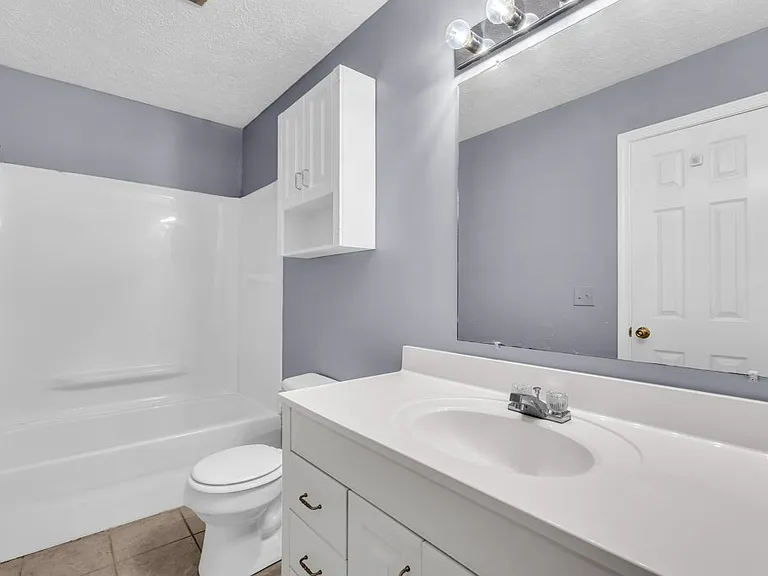 112 W Gillespie St #F — Photo 15