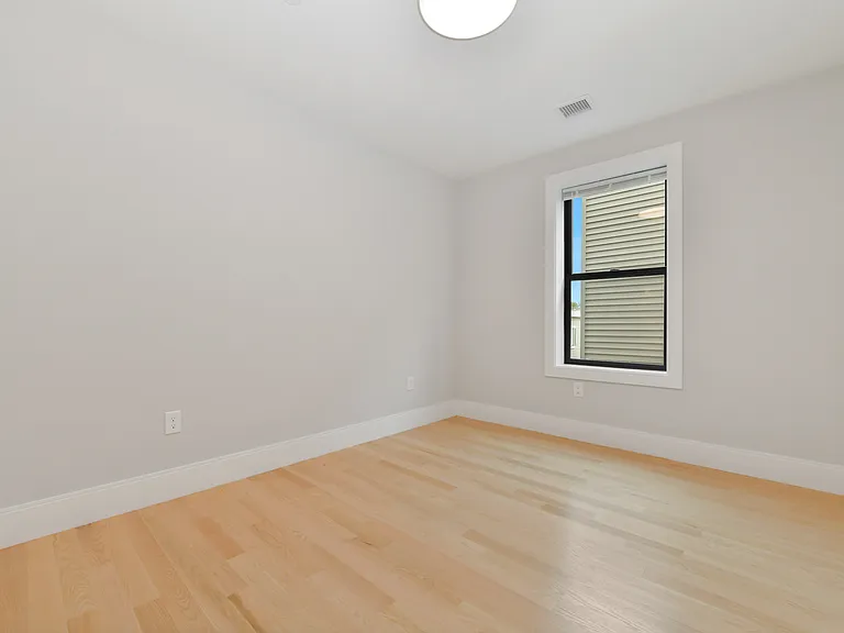 518 Sumner St #3B — Photo 6