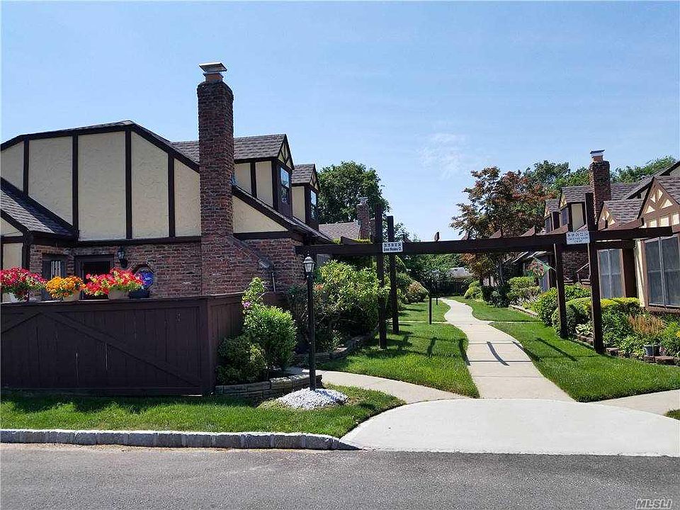 1st image of 28 Greenmeadow Ct #28