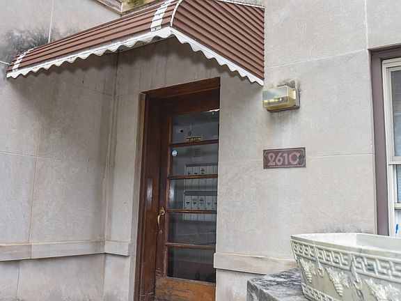 2nd image of 2610 W Balmoral Ave APT 203