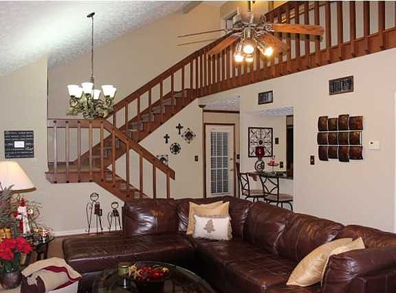 3rd image of 6004 Camelot Ct