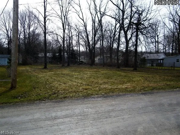 Buckeye Dr, Sheffield Lake, OH 44054