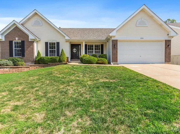 1808 Hawk Pointe Dr, Festus, MO 63028