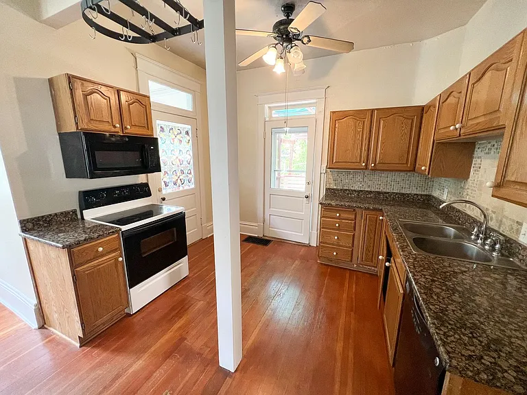 133 N M St — Photo 10