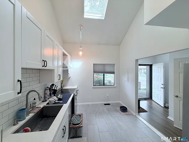 2289 Bedford St #D13 — Photo 11